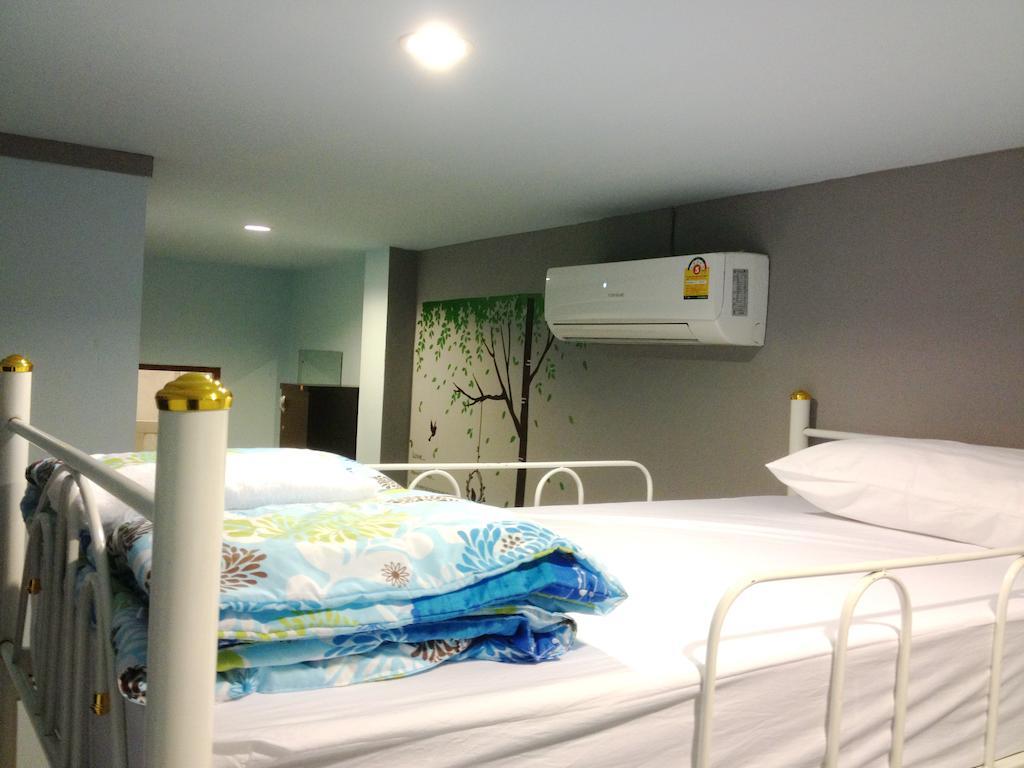 Phuket Blue Hostel Rum bild