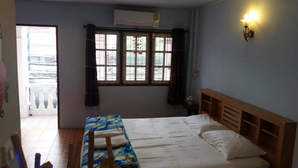 Phuket Blue Hostel Rum bild