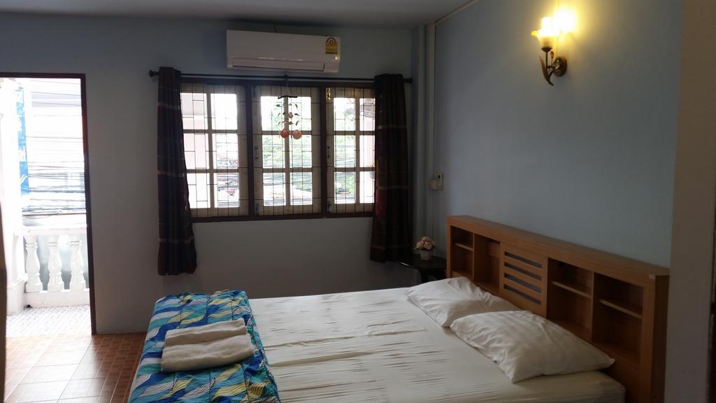Phuket Blue Hostel Rum bild